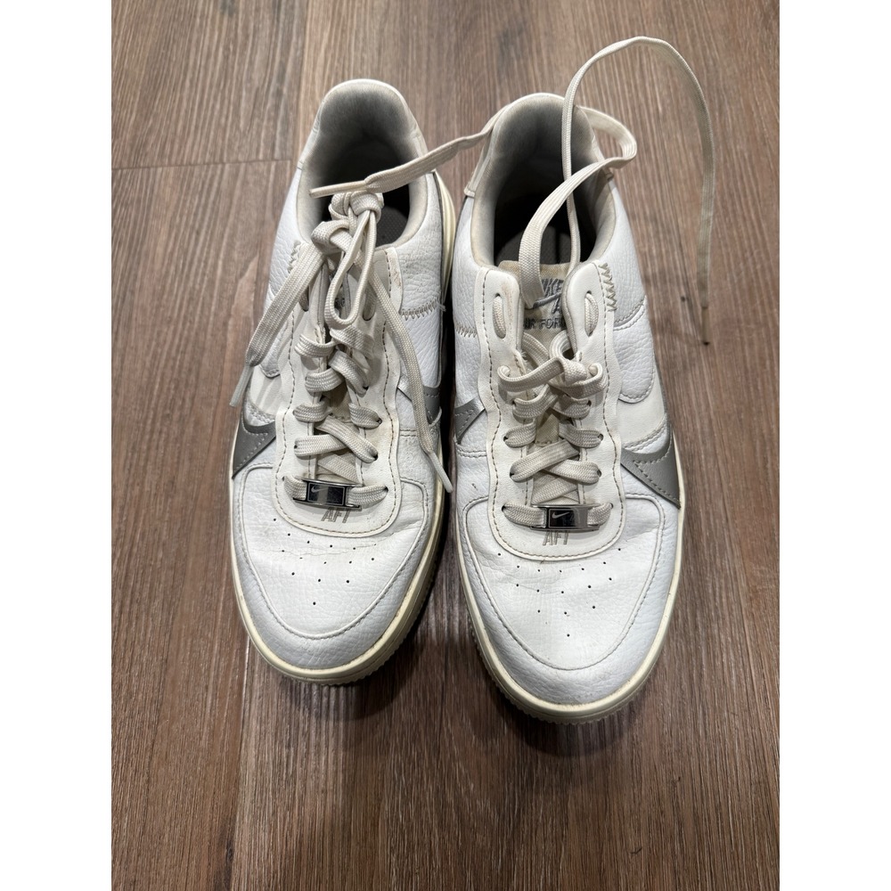 Nike Air Force 1 PLT.AF.ORM Womens 7 White Metallic Silver DJ9946-101 Platform